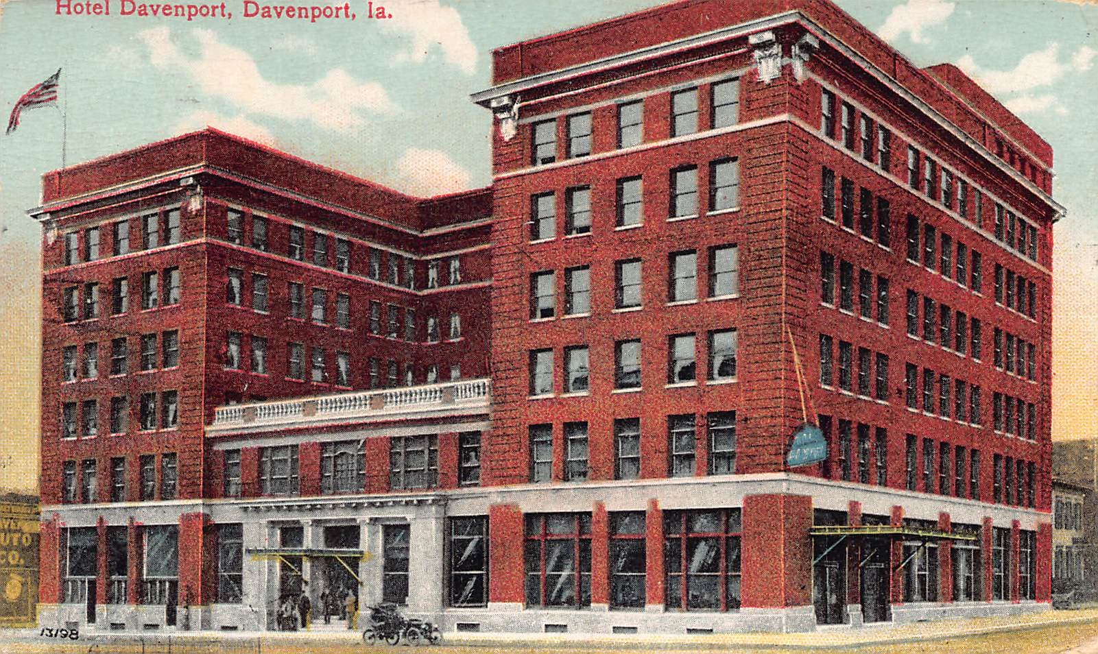 Hotel Davenport, Linen Postcard, Davenport, IA, Postmarked 1914